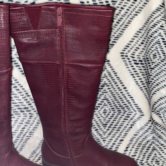 WANTED "SLITHER BURGUNDYLIZARD LONG BOOTS SIDE ZIPPER PADDED INSOLE SZ 9 - Picture 3 of 6